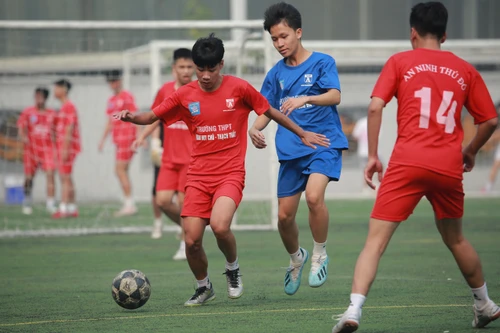 Đương kim vô địch giành vé tứ kết sau chiến thắng 4-0