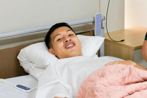 Tiền vệ Đỗ Hùng Dũng lại phải lên bàn mổ