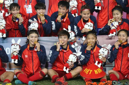 Tuyển nữ góp HCV thứ 124, đoàn Việt Nam xây chắc ngôi đầu