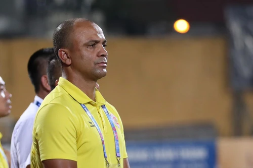 HLV đội Công an Hà Nội nhận tin buồn trước đại chiến Hà Nội FC