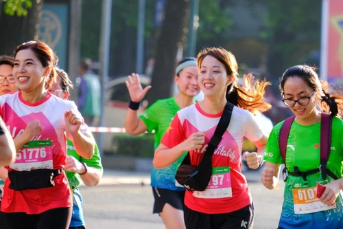 Gần 11.000 người chạy dưới nắng thu Hà Nội ở giải VPIM 2023