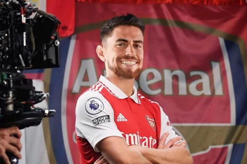 Jorginho gây sốc khi bỏ Chelsea sang Arsenal