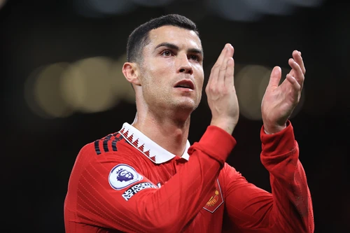 ChatGPT đưa Ronaldo vào đội hình MU hay nhất mọi thời đại