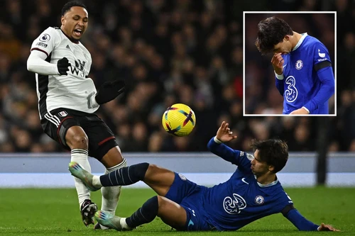 Tân binh Chelsea bị đuổi khỏi sân ngay trận ra mắt