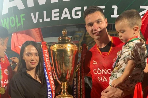 Thủ môn Filip Nguyễn phấn khích khi vừa về nước đã vô địch V-League