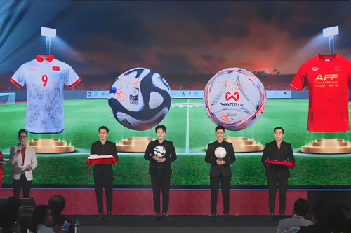 Người hâm mộ mua vé xem trận đấu "Hào quang trở lại" ở đâu?