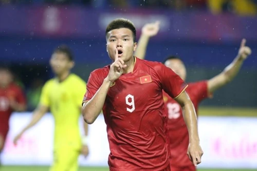 Văn Tùng đua Vua phá lưới với chân sút của Indonesia và Thái Lan