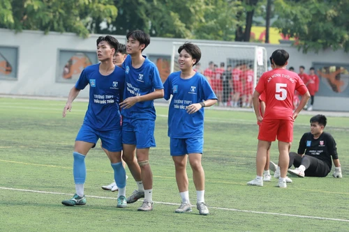 Chùm ảnh loạt trận 13h30 ngày 1-11