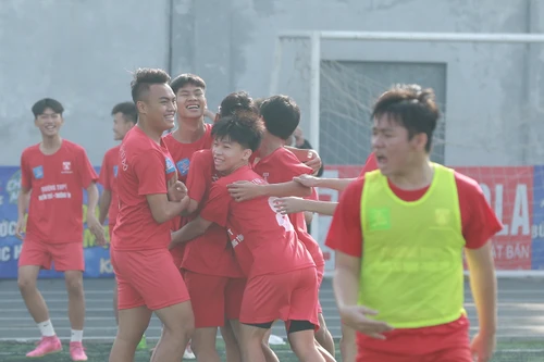 THPT Nguyễn Trãi thắng sít sao THPT Nguyễn Tất Thành