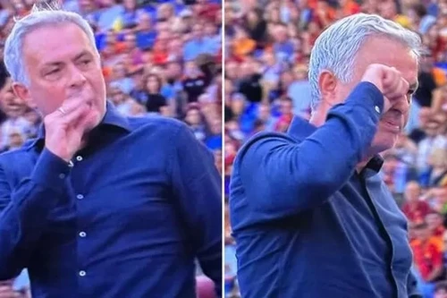 HLV Mourinho dính thẻ đỏ vì chế giễu đối thủ