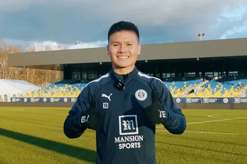 Quang Hải chúc Tết người hâm mộ Việt Nam từ đại bản doanh Pau FC