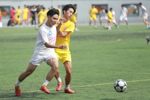 Chùm ảnh loạt trận 9h30 sáng 12-11