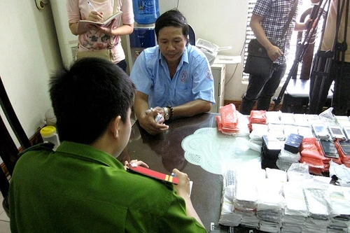 Phát hiện gần 300 chiếc ĐTDĐ có dấu hiệu giả mạo iPhone 4S