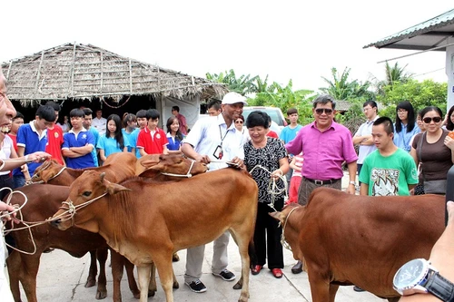 Món quà to lớn và ý nghĩa với nhóm trẻ nghèo, khuyết tật