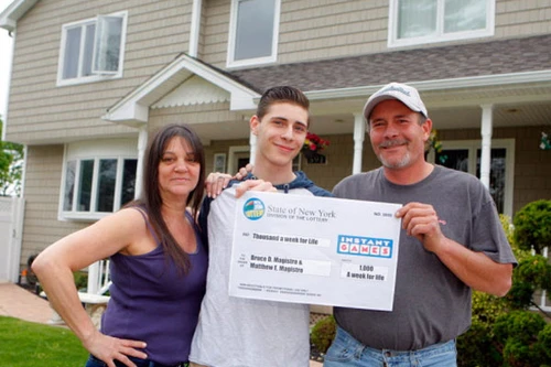 Hai lần trúng số triệu đô