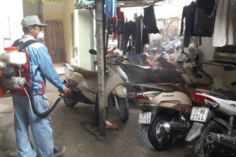 Hà Nội: Xuất hiện kẻ giả mạo cán bộ dịch tễ đến phun thuốc muỗi thu tiền 