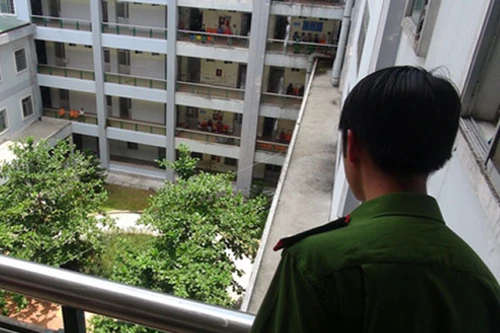 Thiếu nữ 19 tuổi nhảy lầu bệnh viện tự tử