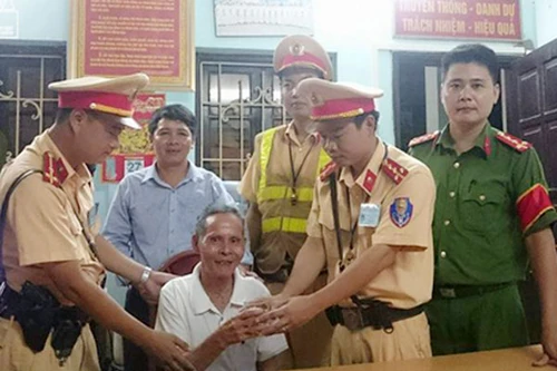 Từ Đăk Lăk ra Hà Nội thăm cháu, cụ ông đi dạo quên đường về nhà