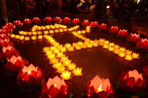 Ấn tượng “Lễ hội hoa đăng” tại chùa Trấn Quốc