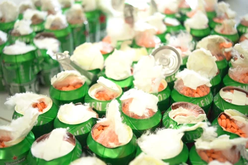 Video clip: Cận cảnh "mổ" thùng bia ra gần 20kg ma túy