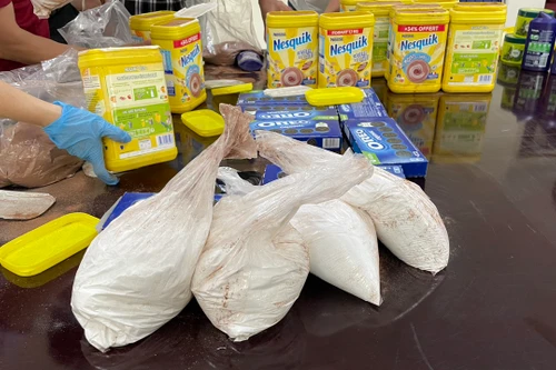 Phát hiện hơn 19kg tinh thể nghi ma túy bay từ Pháp về Việt Nam