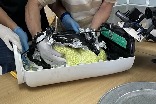 Cận cảnh vụ bắt giữ 7kg ma túy giấu trong máy lọc nước "bay" từ Đức về Việt Nam