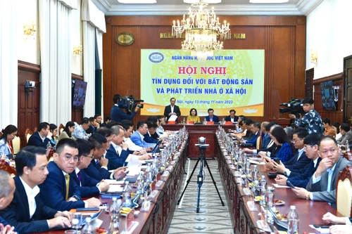 Tín dụng bất động sản: Khó vì pháp lý và niềm tin người mua nhà suy giảm