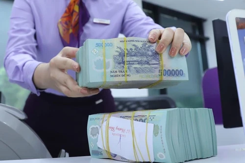 Tiền ngân hàng đổ mạnh vào bất động sản, có đáng lo?