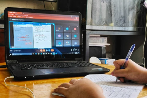 Đề xuất bãi bỏ chính sách tín dụng hỗ trợ học sinh, sinh viên mua máy tính học trực tuyến