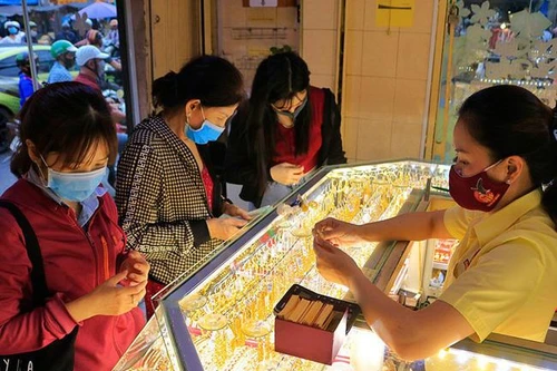 Giá vàng giảm xuống “đáy” 2,5 tháng, đã đến lúc “săn giá hời”