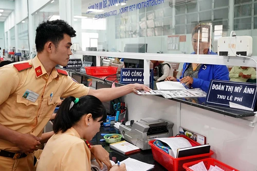 Thay đổi mạnh mức thu lệ phí cấp đăng ký, biển số ô tô, xe máy tại nhiều địa phương 