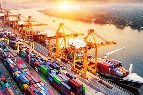 Cán cân thương mại thặng dư gần 14 tỷ USD trong 8 tháng đầu năm