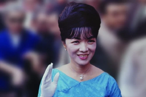  Thu hồi sách "Madam Nhu - Quyền lực bà Rồng"