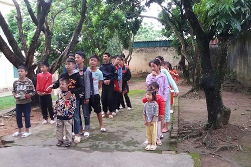 Người già, trẻ em vẫn bị các đối tượng lợi dụng, ép buộc ăn xin