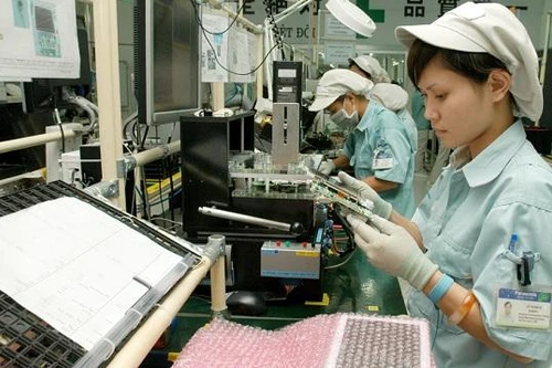 Hà Nội: Lương một số nơi tăng nhẹ, thưởng Tết giảm so với năm 2020