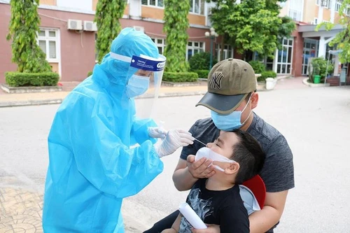 Trẻ em điều trị, cách ly y tế do Covid-19 được hỗ trợ tiền ăn 80.000 đồng/ngày