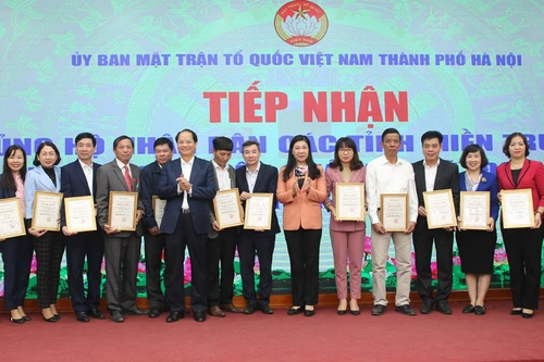 Hà Nội tiếp nhận thêm hơn 27,8 tỷ đồng ủng hộ các tỉnh miền Trung 