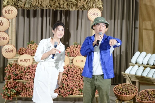 Nghệ sĩ Xuân Bắc livestream "chốt" hàng nghìn đơn hàng vải thiều trong 30 phút