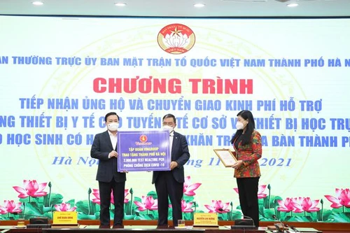 Hà Nội: Chuyển giao hơn 20 tỷ đồng hỗ trợ trạm y tế cơ sở mua tủ lạnh bảo quản vaccine