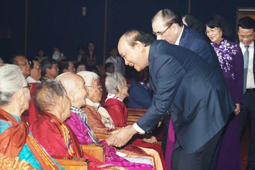 Đề xuất mức trợ cấp hơn 4,8 triệu đồng/tháng với Bà mẹ Việt Nam anh hùng