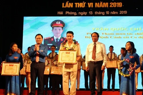 Tuyên dương 56 cán bộ, công chức, viên chức trẻ giỏi toàn quốc 