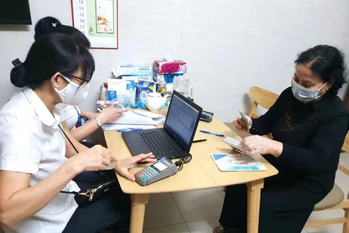 Hà Nội: Chi trả lương hưu qua thẻ ATM để phòng dịch Covid-19