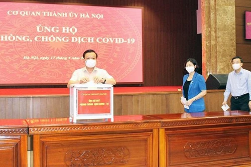 Thành ủy Hà Nội ủng hộ Quỹ phòng, chống dịch Covid-19