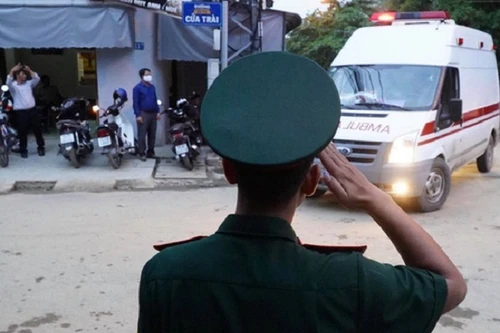 Truy tặng huy hiệu "Tuổi trẻ dũng cảm" cho hai chiến sĩ trẻ hi sinh ở Trạm bảo vệ rừng 67