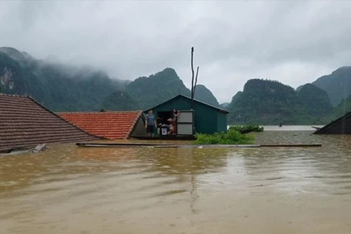 Chi trả lương hưu, trợ cấp bảo hiểm xã hội đảm bảo an toàn trong vùng bão lũ
