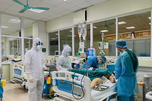 Diễn biến nguy kịch nhanh, cụ ông quê Bắc Ninh mắc Covid-19 phải can thiệp ECMO