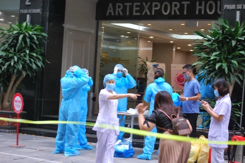 Hà Nội: Thêm 7 đồng nghiệp của bệnh nhân ở Times City dương tính với SARS-CoV-2