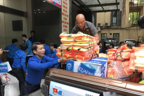 Hơn 20 tỷ đồng gửi đồng bào miền Trung từ chương trình "San sẻ yêu thương"