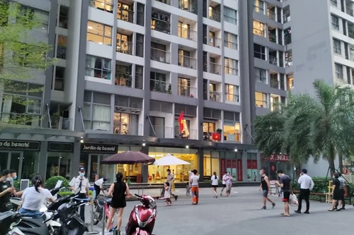 Hà Nội: Gỡ phong tỏa tòa Park 11 khu chung cư Times City