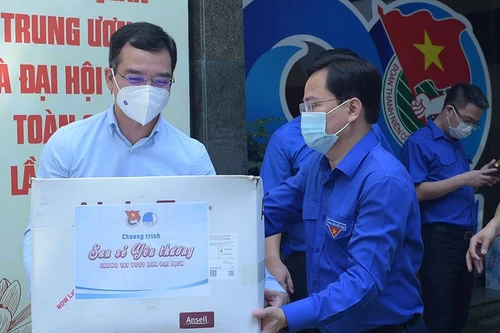 10 chuyến xe san sẻ yêu thương lên đường hỗ trợ chống dịch Covid-19